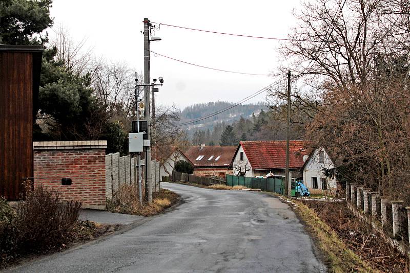 Radar na měření rychlosti v Dojetřicích, místní části města Sázavy.