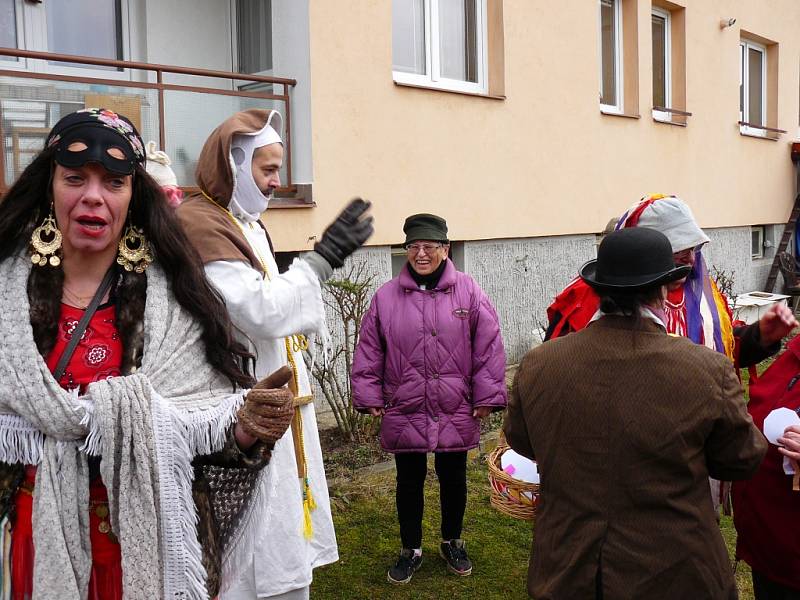 Masopust zahájili také v Pyšelích, a to tradičním průvodem masek.