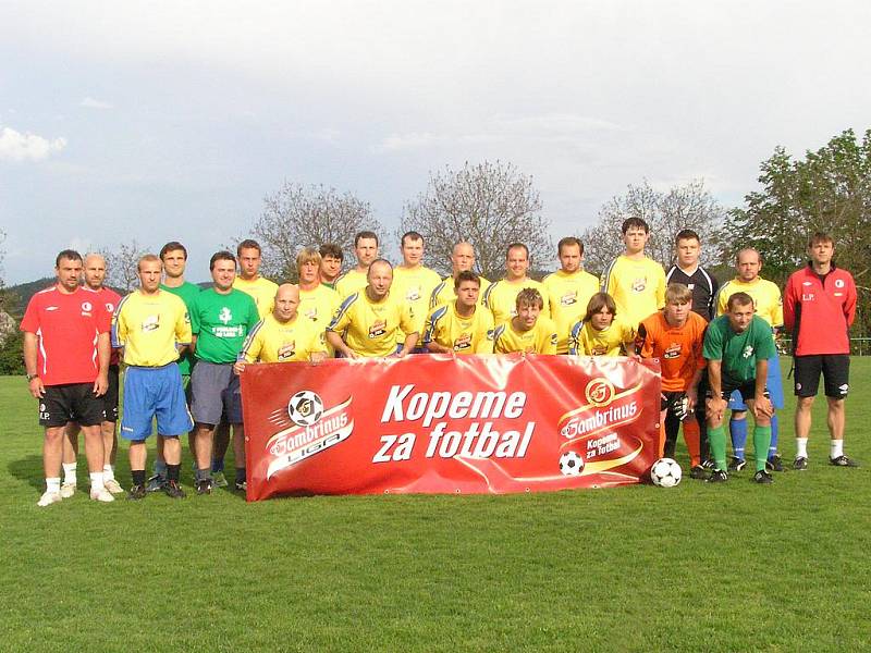 Michal Petrouš, trenér Slavie Praha, trénoval díky projektu Gambrinus Kopeme za fotbal, SK Olbramovice. 