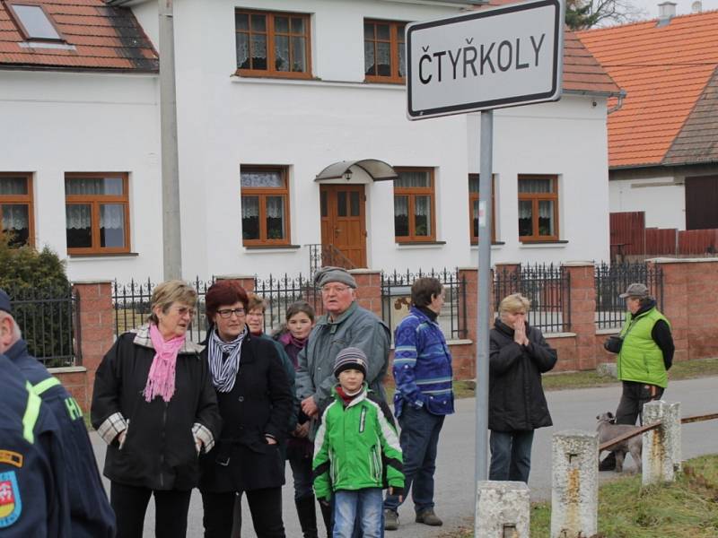 Znovuotevírání mostu mezi Čtyřkoly a Lštěním.