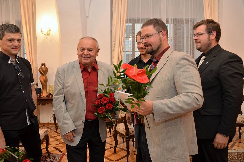 Obrazy Jana Dvořáka mohou zájemci ve Vlašimi zhlédnout až do 29. října.