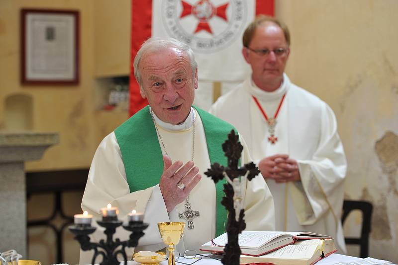 Momentky z připomínky 800. výročí kostela sv. Jakuba a Filipa na Chvojně.