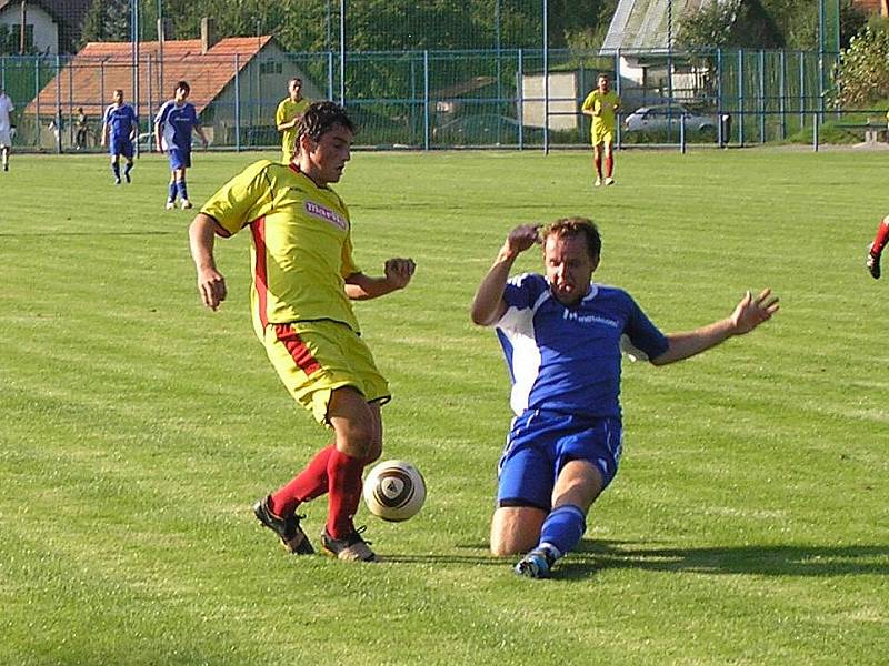 Votické béčko sice začalo špatně, dvakrát v úvodu inkasovalo, ale následně čtyřmi góly otočilo zápas se Zbraslavicemi. 