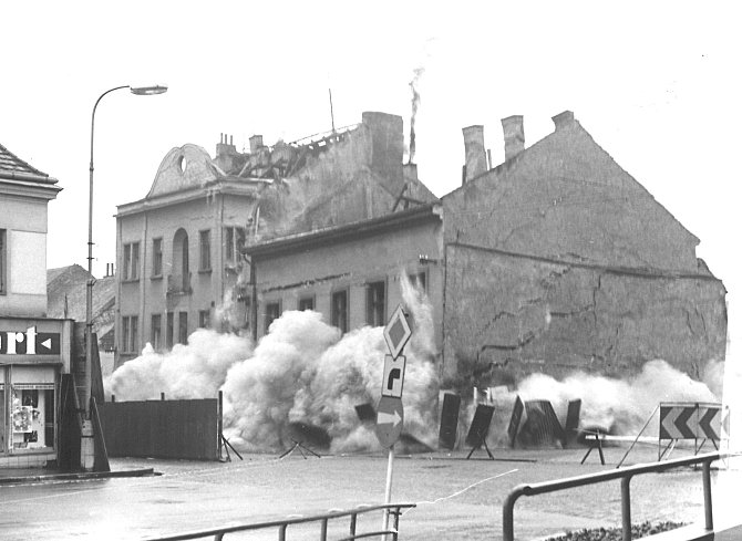 K odstřelu domů na Malém náměstí v Benešově došlo 23. listopadu 1974.