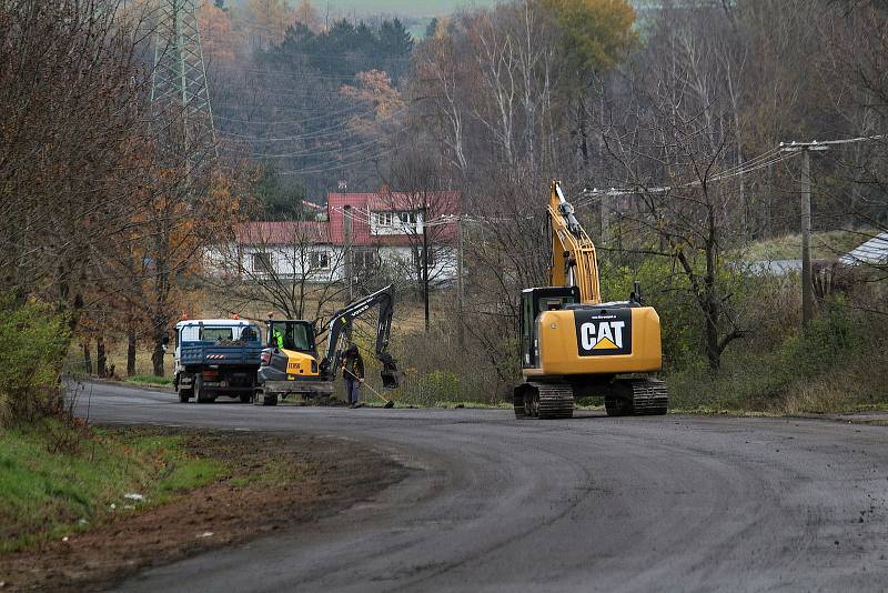 Rekonstrukce povrchu silnice u Mariánovic.