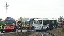 Ke srážce vlaku s autobusem došlo u Struhařova na Benešovsku v neděli 14. června.