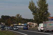 Nebezpečná křižovatka U Topolu na jihu Benešova leží na mezinárodní silnici E55..