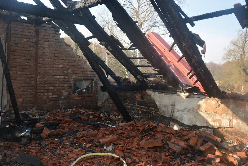 V Zápech vyhořel bývalý mlýn, škody přesáhly 20 milionů