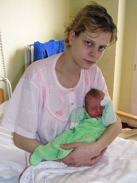 Nicolas se narodil 23. března před dvanáctou hodinou Janě a Tolgovi Önerovým z Libře. Chlapeček po narození vážil 2,8 kg a měřil 48 cm. Doma se na něj těší sestřička Natálka (2,5 roku).