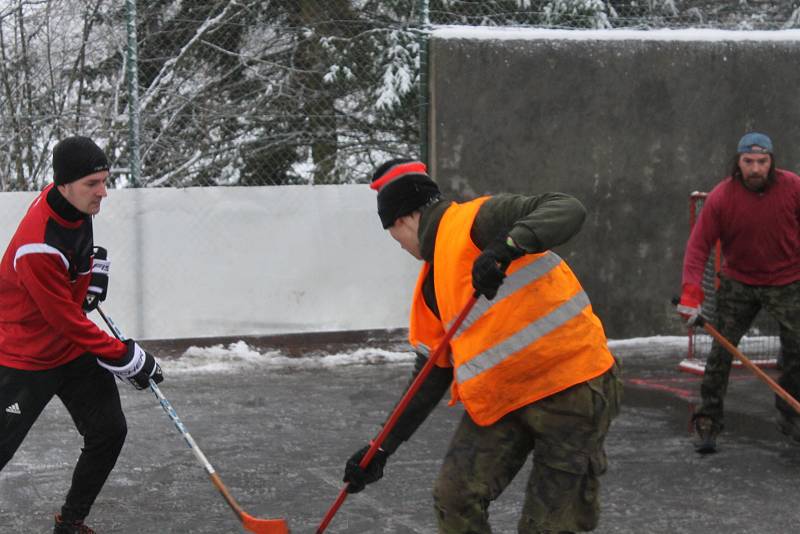 Ve Smikově se hrál Bandy hokej