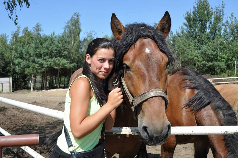 Hasičky Markéta Járková a Martina Papíková v Polsku reprezentovaly Benešovsko při soutěži o titul evropské Miss.