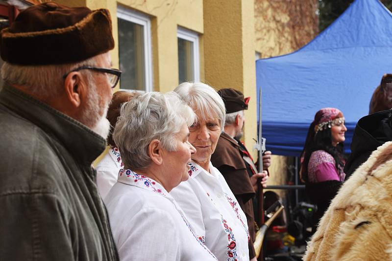 Masopustní maškarní průvod odstartoval v neděli 3. března od Kláštera v Sázavě, aby za zvuku živé muziky zakrátko dorazil na místní náměstí.