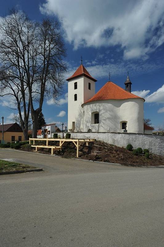 I libouňská náves by se měla v budoucnu přeměnit. Studie se dotýká především lokality kolem rotundy a hřbitova v Libouni.