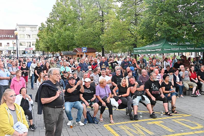 Benešov City Live a skladby v podání Bohemian Pink Floyd.