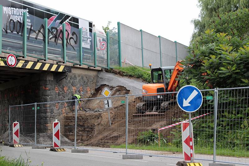 Oprava mostů na silnici I/3 v Benešově - Máchova ulice.