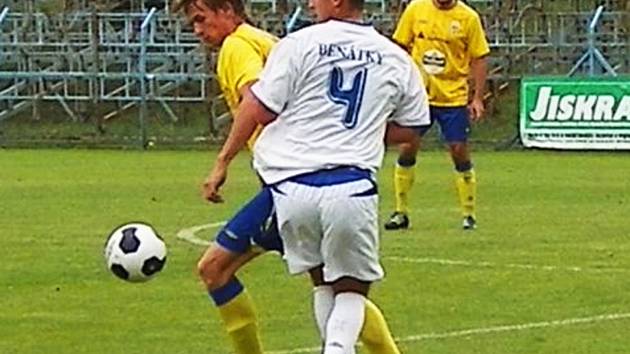 Benešovští fotbalisté v posledních dvou kolech kopaly penalty, v Domažlicích vyhráli, doma s Benátkami se jim nezadařilo.  