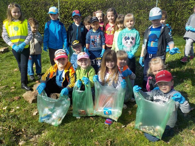 Děti z Mateřské školy Benešova uklízely přírodu