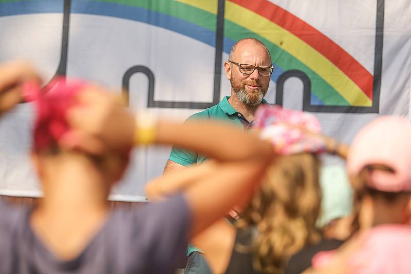 Ministr Plaga vyrazil na dětský tábor do středních Čech