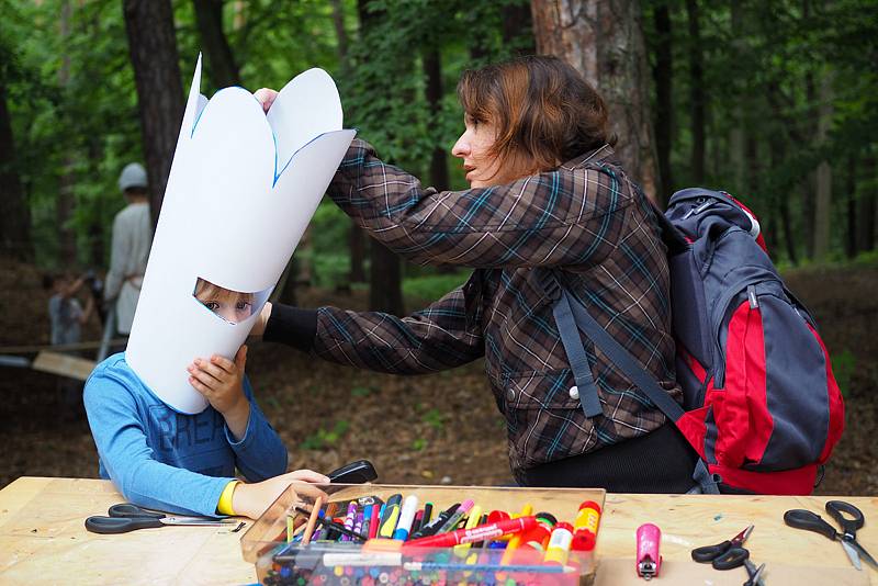 Festival středověkých řemesel na zřícenině hradu Hláska ve Zlenicích.