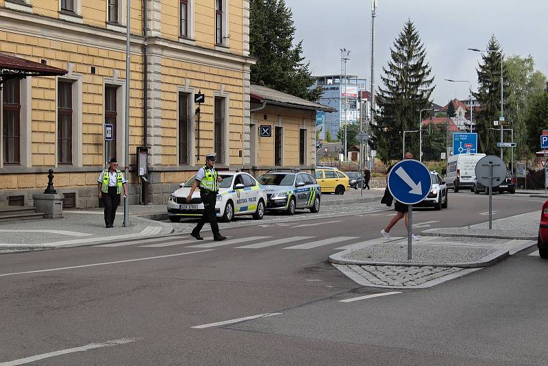 Dopravně-bezpečnostní akce Policie ČR v ulicích Benešova na konci školního roku.