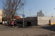 Stavba parkovacího domu na sídlišti Bezručova v Benešově.