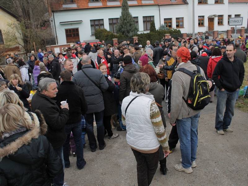 Znovuotevírání mostu mezi Čtyřkoly a Lštěním.