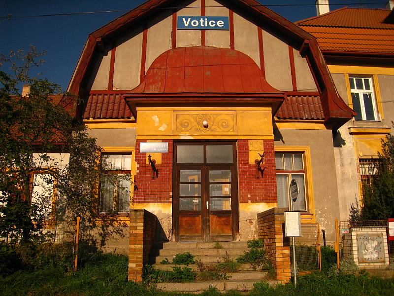 Vlakové nádraží ve Voticích.