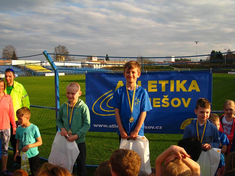 Atletický trojboj přípravek v Benešově.