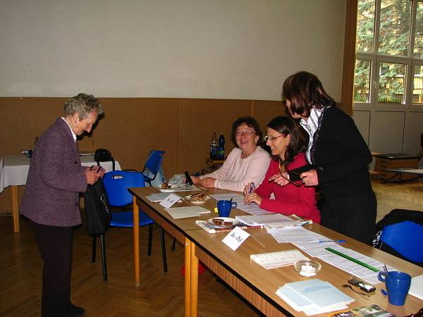V sobotu přišlo k eurovolbám méně voličů