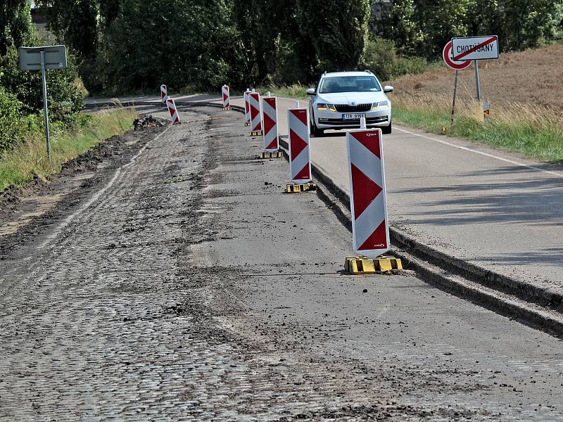 Z opravy silnice II/112 na Benešovsku.