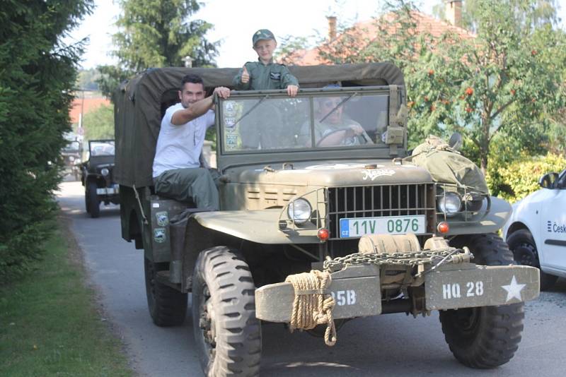 Deváté setkání příznivců US Army v Drahňovicích. 