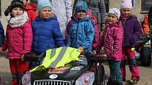 Mobilní hřiště navštívilo obec Ratměřice. Děti si tak mohly vyzkoušet silniční provoz v praxi.