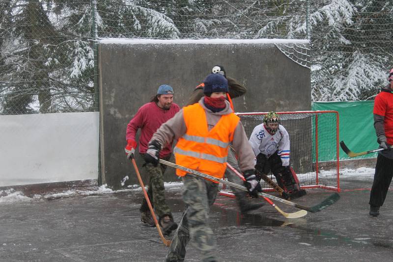 Ve Smikově se hrál Bandy hokej