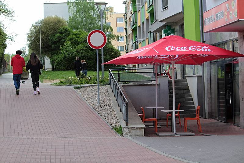 Zahrádka občerstvení v Komenského ulici ve Vlašimi.