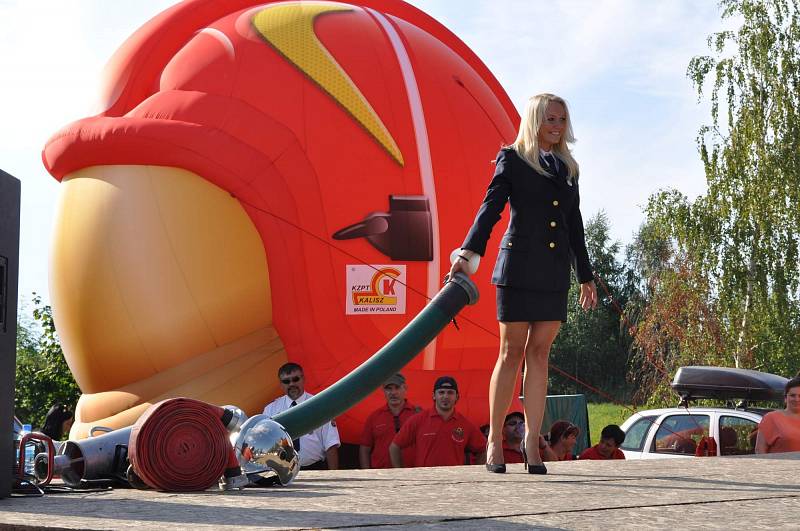 Hasičky Markéta Járková a Martina Papíková v Polsku reprezentovaly Benešovsko při soutěži o titul evropské Miss.