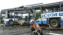 Ke srážce vlaku s autobusem došlo u Struhařova na Benešovsku v neděli 14. června.