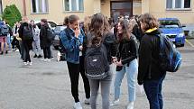 Z prvního vyučovacího dne studentů Střední zemědělské školy v Benešově po rozvolnění koronavirových opatření.