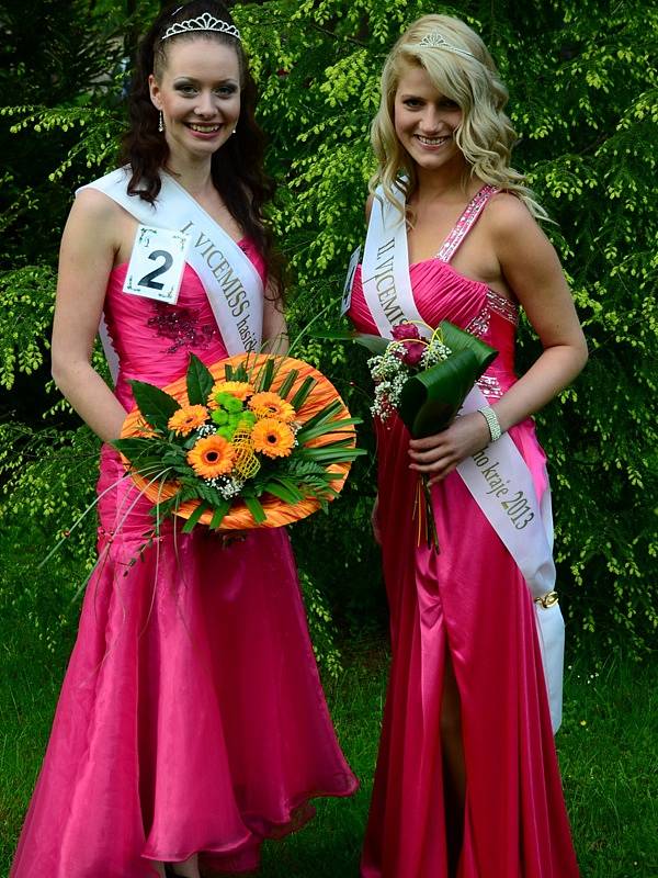 Z šatny a zákulisí volby Miss hasička Středočeského kraje 2013 na Konopišti.