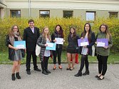 Studenti reprezentující Obchodní akademii z Neveklova uspěli v krajské soutěži SOČ.
