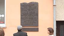 V Přistoupimi odhalili pamětní desku obětem holocaustu