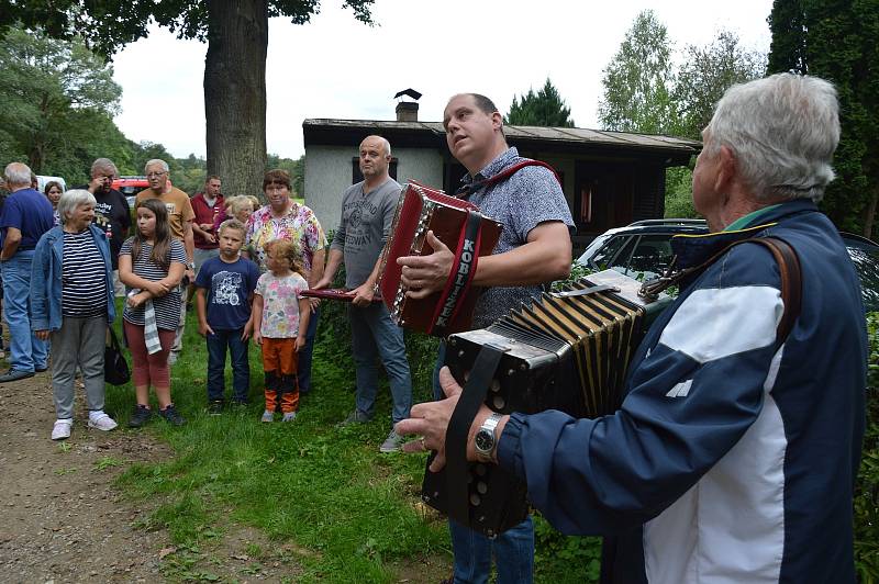 Mostek přes Štěpánovský potok z první republiky nahradili novým.