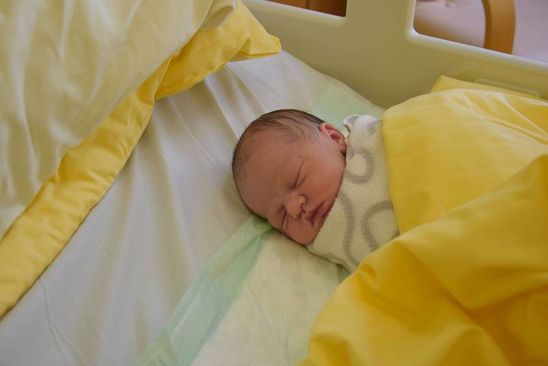 Tomáš Gregor se narodil rodičům Nikole s Tomášem v benešovské porodnici první červnový den roku 2022 v 13.35 hodin. Doma v Bolině se na něj těší sestřičky Anička (7 let) a Eliška (4).