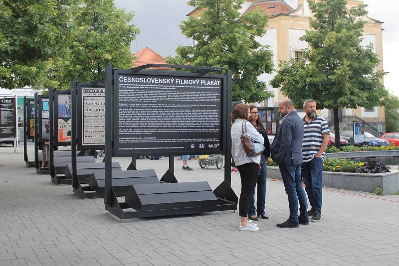 Výstava československých filmových plakátů byla slavnostně zahájena.