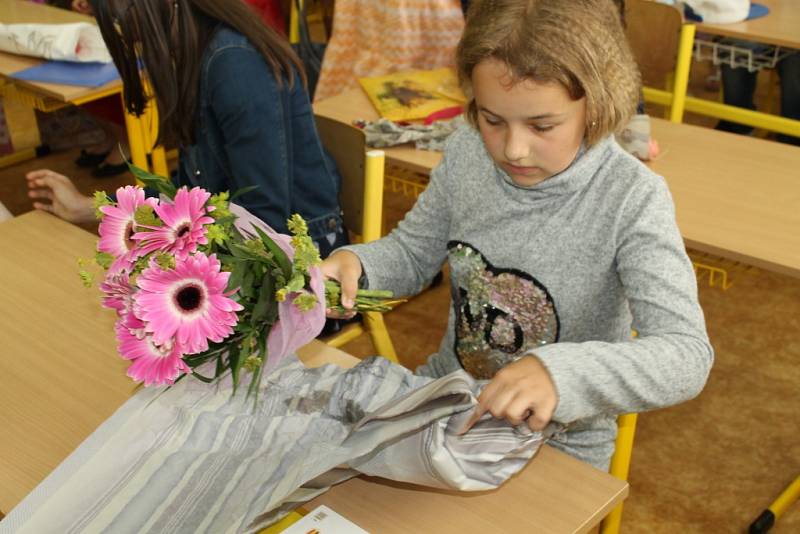 Žáci a žákyně z benešovské školy se rozloučili s prvním stupněm