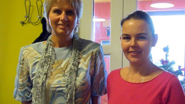 Jarmila Machová (vlevo),  předsedkyně Českého svazu včelařů, nasměrovala první výjezdní zasedání předsednictva do Benešova. 