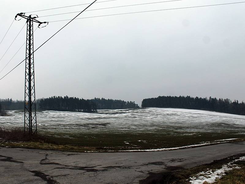 Záměr vybudování větrné farmy u Kosovy Hory - na křižovatce u bramborárny vyústí obslužná cesta ke čtvrtému stožáru.