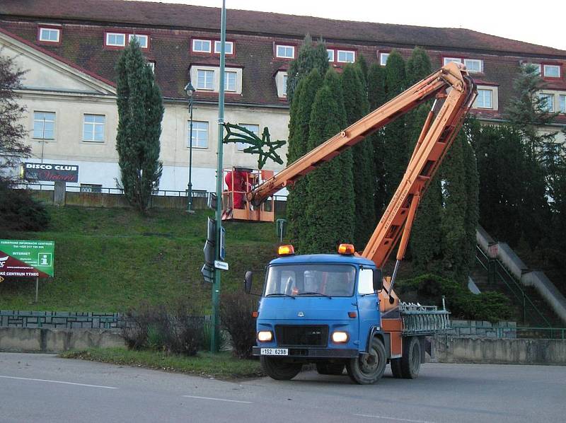 Vánoční zdobení v Týnci nad Sázavou.