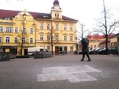 Hákový kříž na Masarykově náměstí.