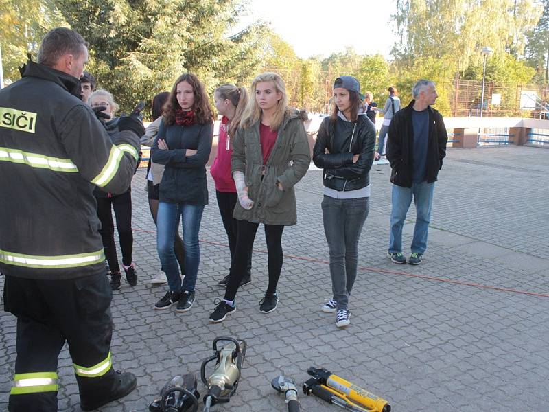 Studenti benešovských středních škol premiérově absolvovali projekt „Dožij se dvaceti". 