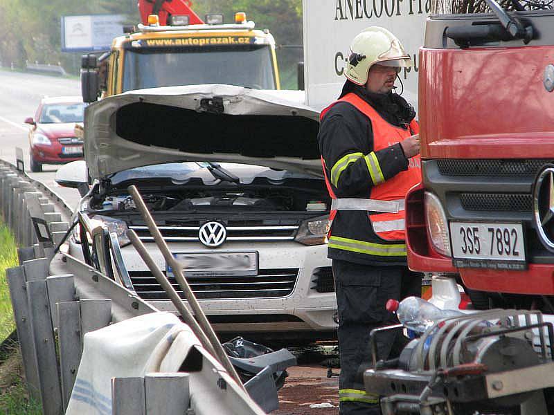 Nehoda od 16.15 hodin do večera blokovala silnici I/3 u Pyšelky.